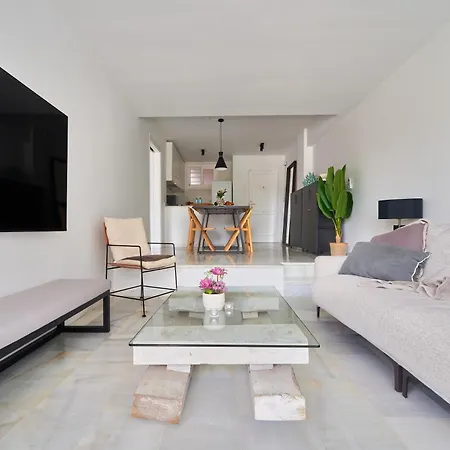Marbella Banus Suites - Banus - Premium 1Br - 1Ba - Bright & Modern - Outdoor Balcony - Pool - Opposite The Hard Rock Hotel - Walk To Puerto Banus, Beach & El Corte Ing Luxury Shopping *