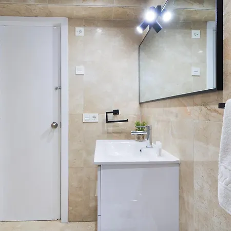 Marbella Banus Suites - Banus - Premium 1Br - 1Ba - Bright & Modern - Outdoor Balcony - Pool - Opposite The Hard Rock Hotel - Walk To Puerto Banus, Beach & El Corte Ing Luxury Shopping *