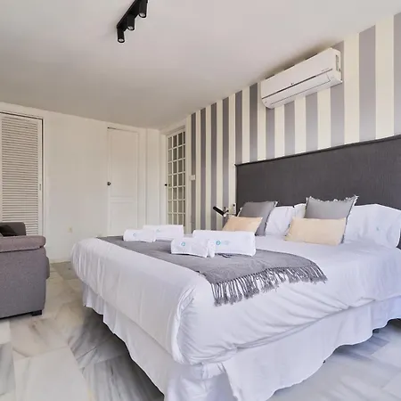Apartmán Marbella Banus Suites - Banus - Premium 1Br - 1Ba - Bright & Modern - Outdoor Balcony - Pool - Opposite The Hard Rock Hotel - Walk To Puerto Banus, Beach & El Corte Ing Luxury Shopping *