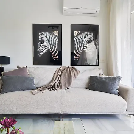 Apartmán Marbella Banus Suites - Banus - Premium 1Br - 1Ba - Bright & Modern - Outdoor Balcony - Pool - Opposite The Hard Rock Hotel - Walk To Puerto Banus, Beach & El Corte Ing Luxury Shopping