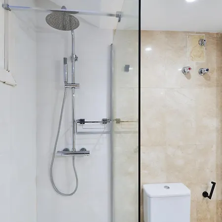Apartmán Marbella Banus Suites - Banus - Premium 1Br - 1Ba - Bright & Modern - Outdoor Balcony - Pool - Opposite The Hard Rock Hotel - Walk To Puerto Banus, Beach & El Corte Ing Luxury Shopping