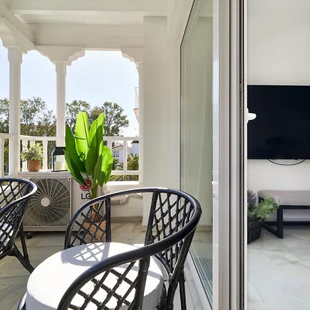 Banus - Banus - Premium 1br - 1ba - Bright & Modern - Outdoor Balcony - Pool - Opposite The Hard Rock - Walk To Puerto Banus, & El Corte Ing Luxury Shopping