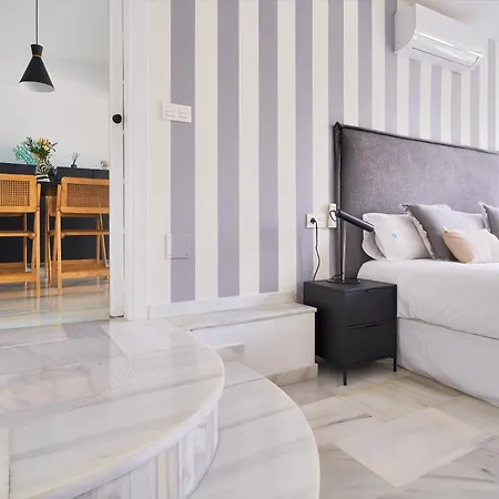Apartmán Marbella Banus Suites - Banus - Premium 1Br - 1Ba - Bright & Modern - Outdoor Balcony - Pool - Opposite The Hard Rock Hotel - Walk To Puerto Banus, Beach & El Corte Ing Luxury Shopping Marbella