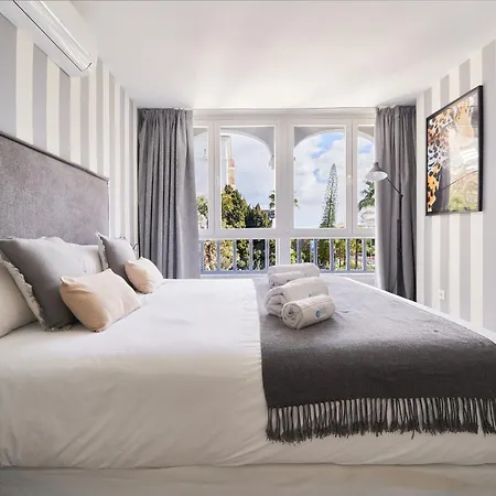Marbella Banus Suites - Banus - Premium 1Br - 1Ba - Bright & Modern - Outdoor Balcony - Pool - Opposite The Hard Rock Hotel - Walk To Puerto Banus, Beach & El Corte Ing Luxury Shopping Apartmán