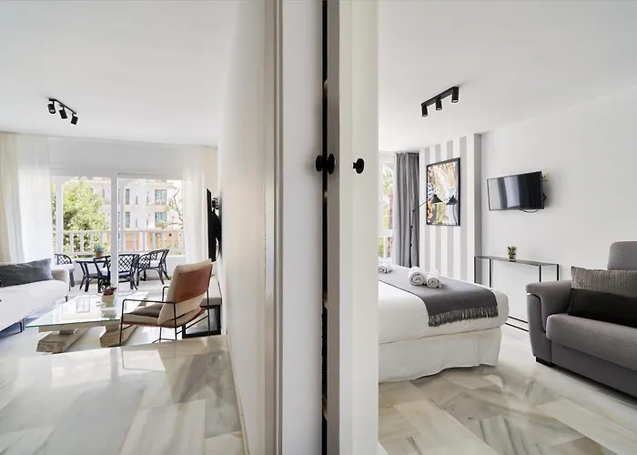 Banus - Banus, Modern, Bright And Balcony