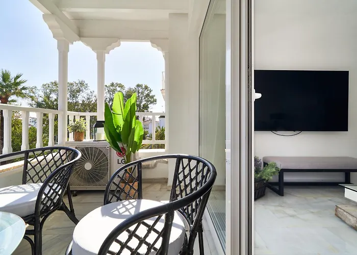 Banus - Banus, Modern, Bright And Balcony