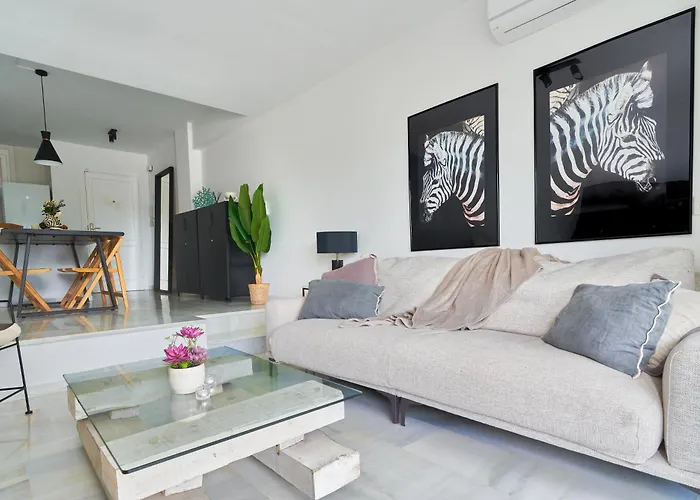 Banus - Banus, Modern, Bright And Balcony Appartement