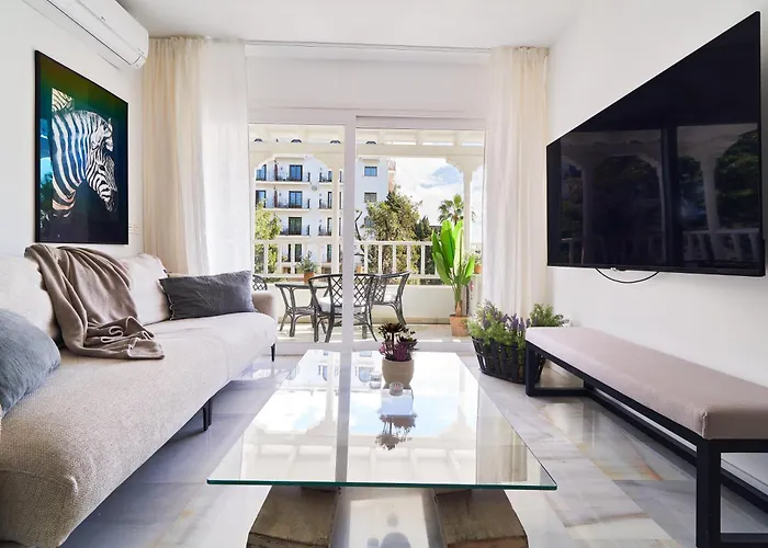 Banus - Banus, Modern, Bright And Balcony *